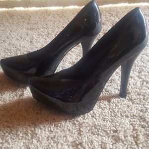 Black patent platform heels size 6